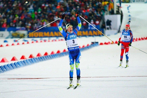 Домрачева выиграла масс-старт, Мякяряйнен вырвала у Кузьминой победу в Кубке мира!