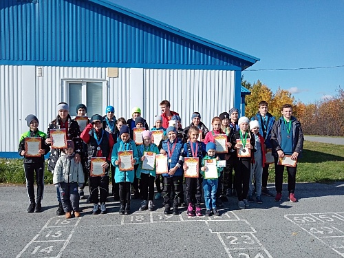 Лыжники бежали кросс