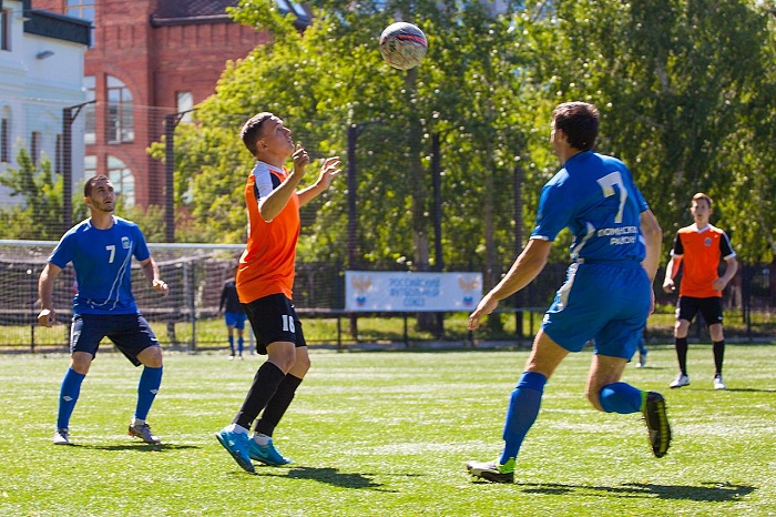 «Атлант» проиграл, но остался лидером...