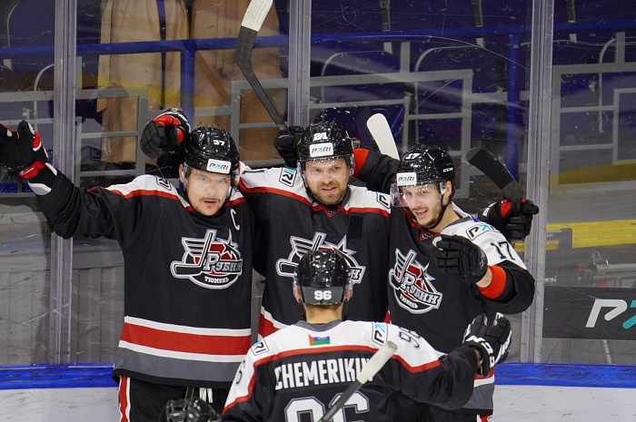 Тюменский хоккейный клуб «Рубин» уверенно обыграл лидера таблицы чемпионата PARI-ВХЛ