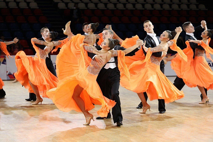 Владимир Якушев поздравил с победой на чемпионате мира ансамбль формейшн «Вера»