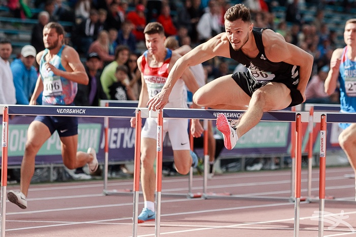 Пробился в барьерный финал