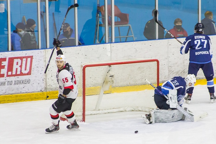 «Тамбов» отыграл три шайбы и победил