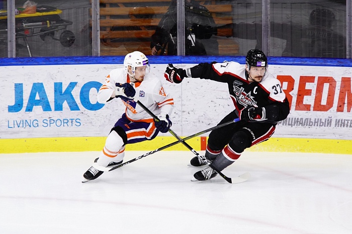 Капитан тюменского ХК «Рубин» Александр Осипов: «Ещё нужно выиграть четыре матча...»