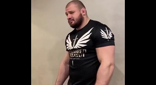 Алексей Кунченко нанёс первый удар в онлайн-спарринге