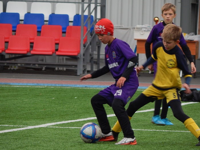 Футбольный финал в Ишиме удачно начали хозяева, тоболяки и тюменцы