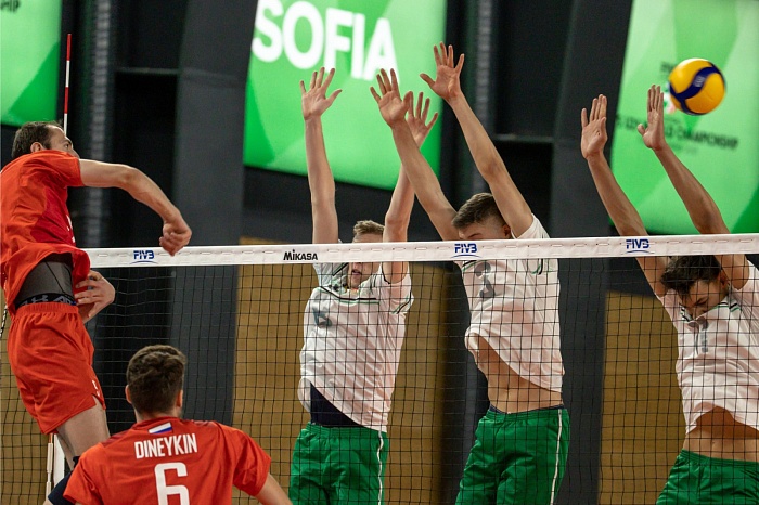 С хозяевами сражались три партии