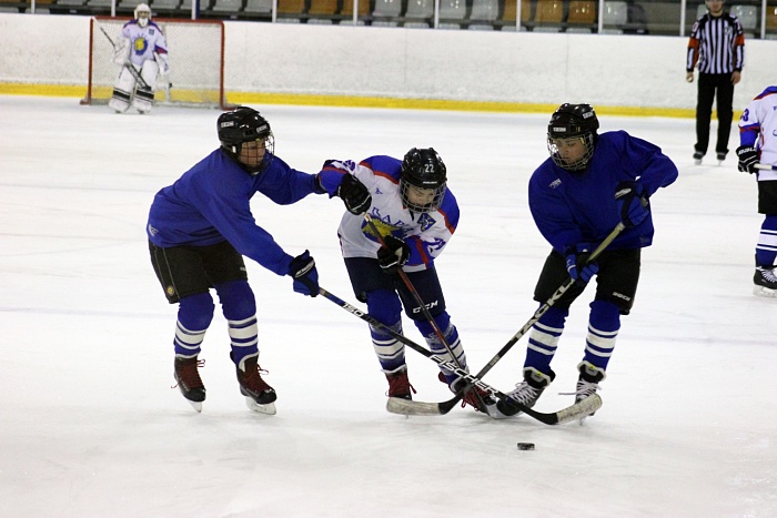 В Кубке губернатора по хоккею лидера преследуют ишимские «Стрижи»