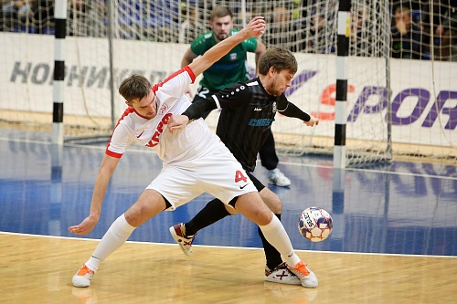 Коммунисты вырвали путевку в полуфинал