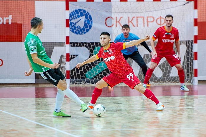 Игрок мини-футбольного клуба КПРФ Сергей Крыкун: «Пока нас бросает из стороны в сторону»