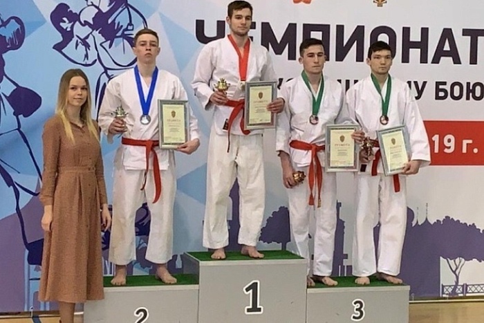 Выиграл титул в панкратионе и блеснул в рукопашном бою