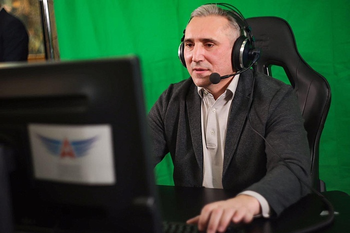 Александр Моор сыграл в World of Tanks с киберспортсменами