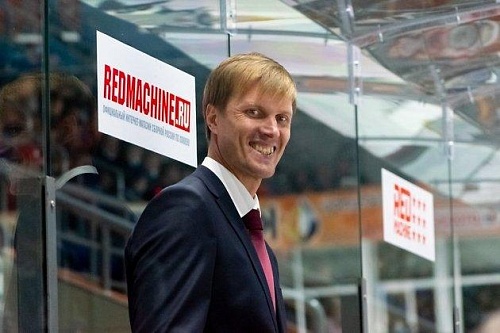 За «Ермак» играет тренер...