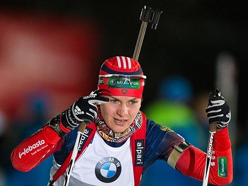 Старых подобралась к Мироновой