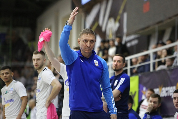 Главный тренер мини-футбольного клуба «Газпром-Югра» Владимир Колесников: «Зрителям «Центрального» спасибо, что создают такую атмосферу. Очень приятно играть, тяжело, но приятно»