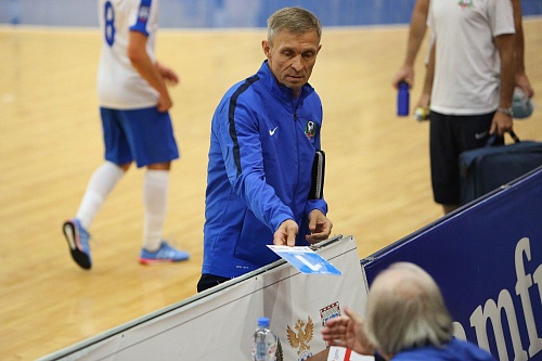 Юрий Руднев: «Умудряются «смотреть телевизор» во время матча…»