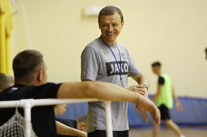 Старший тренер мини-футбольной команды «Тюмень-дубль» Сергей Марадуда: «Сейчас ни у кого не забронировано место в составе, даже у тех, кто играл в прошлом сезоне в Парибет-Высшей лиге»