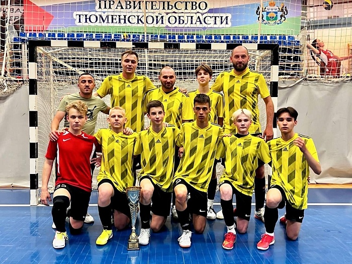 Команда известного футболиста Дмитрия Зарвы взяла Кубок городской лиги