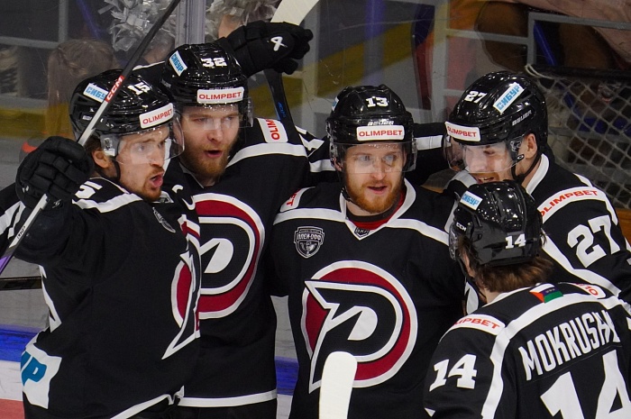 Нападающий хоккейного клуба «Рубин» Владислав Лукин: «Добавили, забрали матч и вышли в полуфинал»