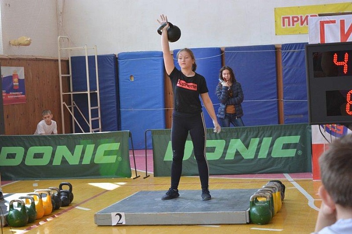 В Ярково состязались гиревики