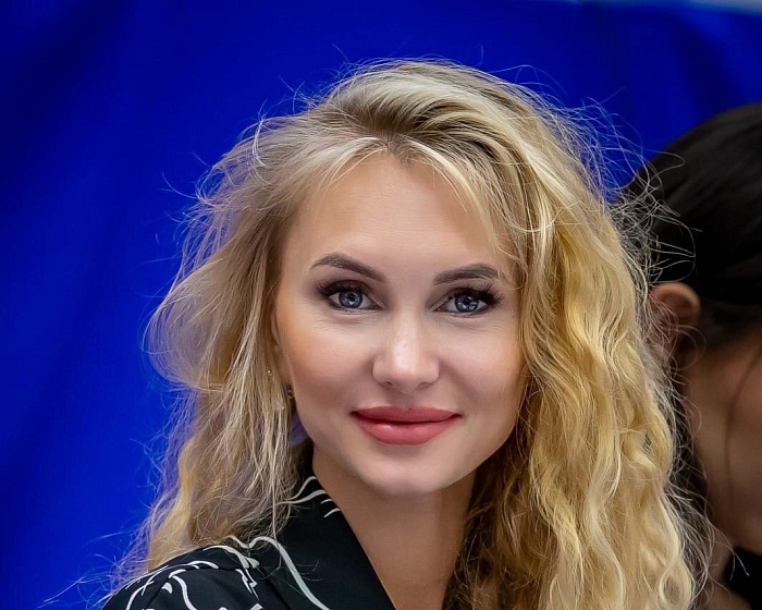 Тренер спортивной школы «Прибой» Юлия Белозерцева: «Родители часто говорят, что девочки сравнивают себя с нами. Рассказывают, в каком новом костюме или платье пришли их тренеры в зал»