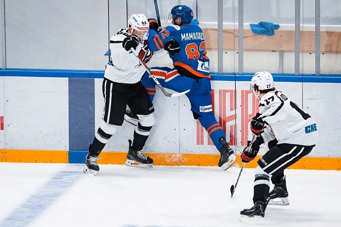 Хоккейный клуб «Рубин» во второй раз проиграл в Санкт-Петербурге