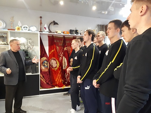 Волейболисты почувствовали запах нефти