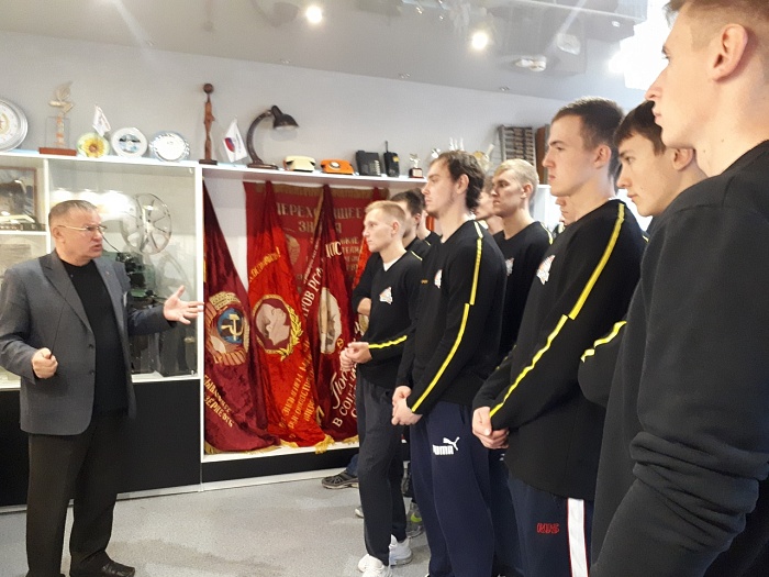 Волейболисты почувствовали запах нефти