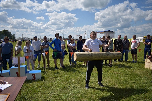 Поднимали бревно на время