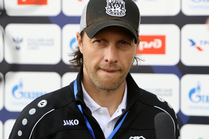 Главный тренер футбольной команды «Тюмень-2007» Сергей Ткачёв: «Надо поймать золотую середину, мне, прежде всего»