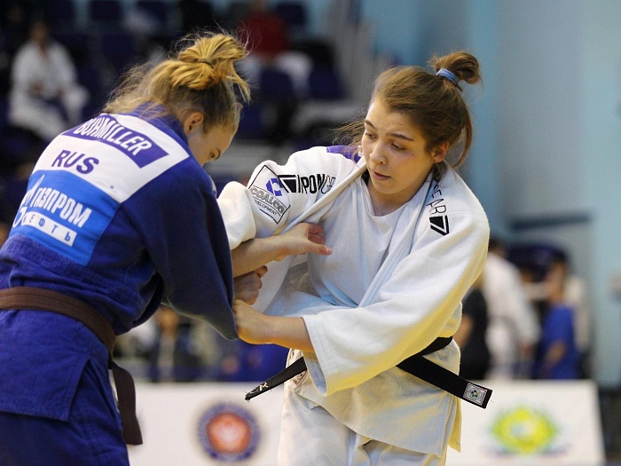 Выиграли золото на пермском татами