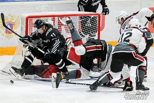 Хоккейный клуб «Рубин» уступил в Перми челябинскому «Челмету»