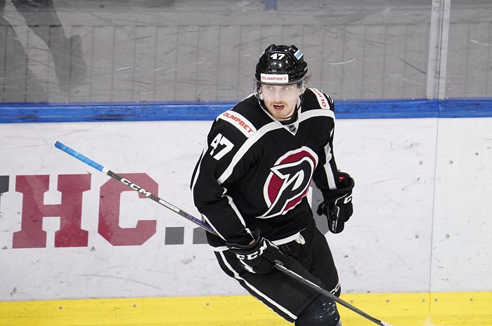 Хоккейный клуб «Рубин» на домашнем льду уступил «Дизелю»