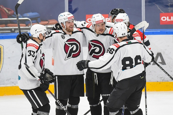 Хоккейный клуб «Рубин» одержал третью победу подряд в межсезонье, а Денис Габдрахманов записал в свой актив первый «сухарь» за основу