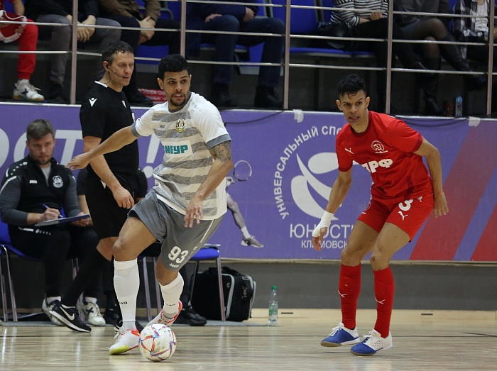 Мини-футбольный клуб «Тюмень» упустил победу в гостях над КПРФ