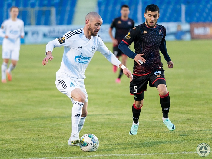 Бывший игрок ФК «Тюмень» Артур Гилязетдинов оказался в «Енисее» из Красноярска