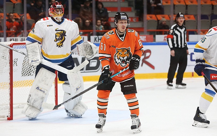 Нападающий хоккейного клуба «Авангард» Александр Горшков: «Нужно размять ручки и ножки»