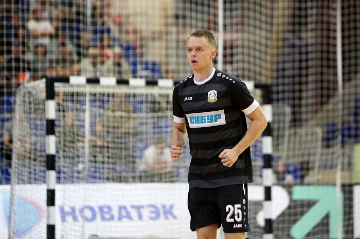 Голы Глеба Белякова и Данила Карпюка не помогли дублёрам мини-футбольного клуба «Тюмень» избежать первого поражения в сезоне