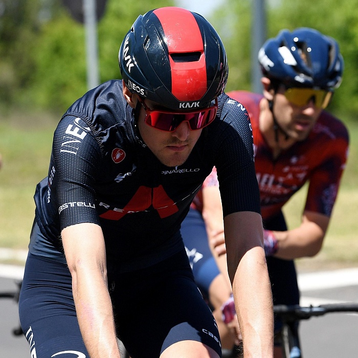 Сиваков снялся с гонки после падения