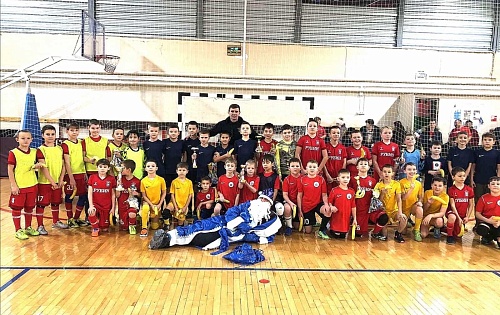 В Омутинском прошёл турнир по футзалу на призы Деда Мороза