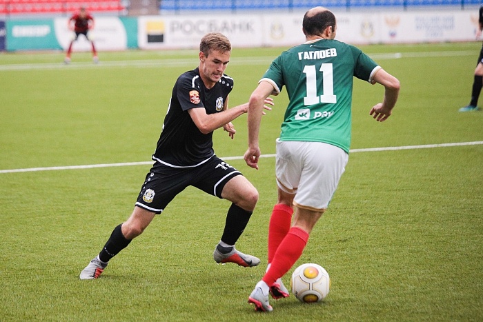 «КАМАЗ» оступился дома…