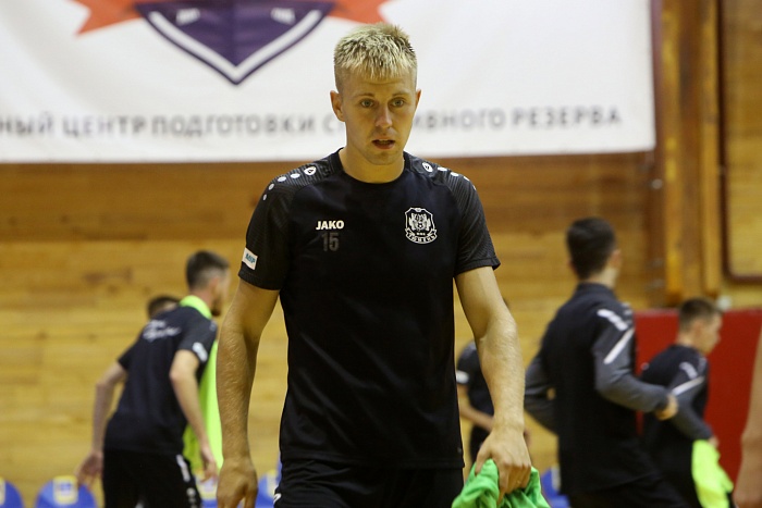 Защитник мини-футбольного клуба «Тюмень» Андрей Соколов: «Нечасто смотрю игру с трибуны, моё место на площадке»