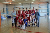 Победитель первенств мира и Европы по волейболу Евгений Андреев провёл турнир в родном Исетском