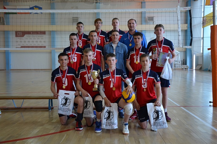 Победитель первенств мира и Европы по волейболу Евгений Андреев провёл турнир в родном Исетском