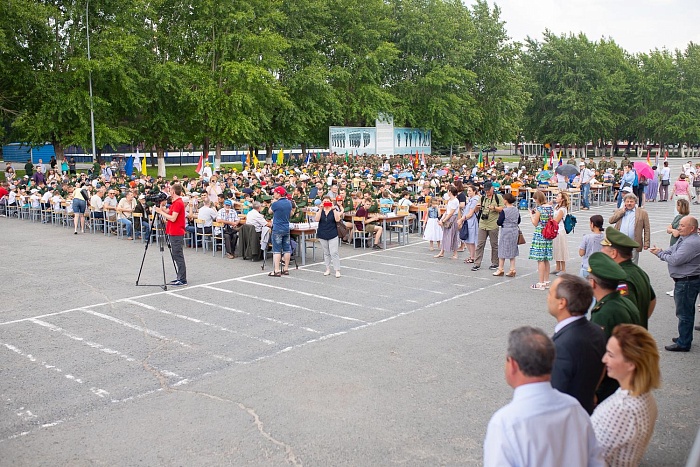 Военные инженеры сразились в шахматы с тюменской детворой (ФОТО)