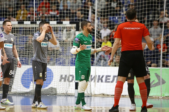 МФК «Тюмень» не оправился от удаления Лео в начале первой игры четвертьфинала с МФК КПРФ