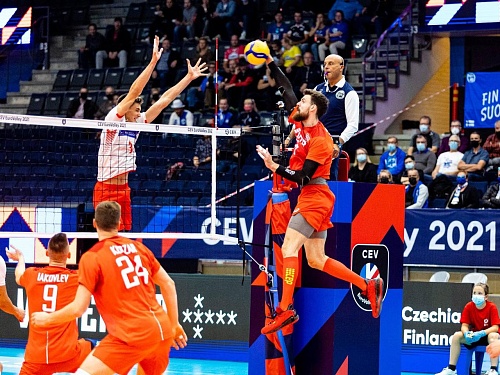 Чемпионат Европы начался с холодного «душа»