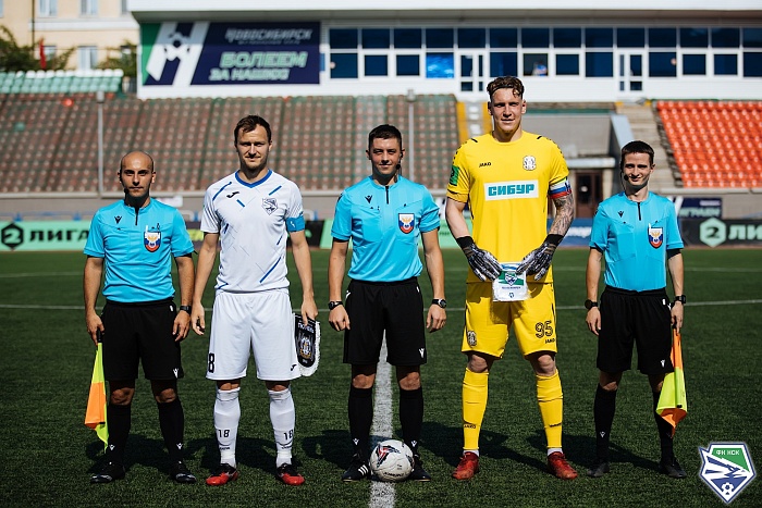 Экс-вратарь футбольного клуба «Тюмень» Максим Едапин оказался в «Челябинске»