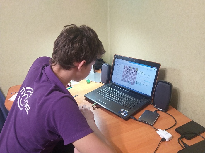 Шахматист из Индонезии выиграл субботний турнир