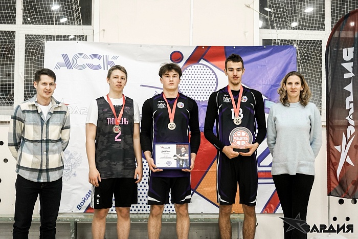 Победитель Кубка ректора ТИУ по фиджитал-баскетболу 3 на 3 Александр Бичев: «Мы тренируемся не только в реальной жизни, но и на цифровых просторах»